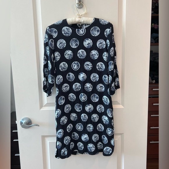 & Other Stories Navy Crepe Qinghua Print
Shift Dress • 4 - Picture 1 of 12